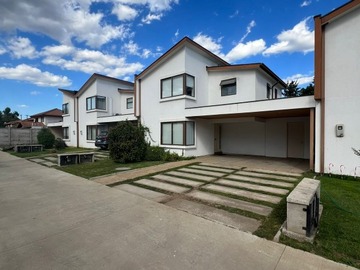 Casa en arriendo mensual en Arrendamos propiedad totalmente amoblada y equipada, Talca - 3 dormitorios, 3 baños