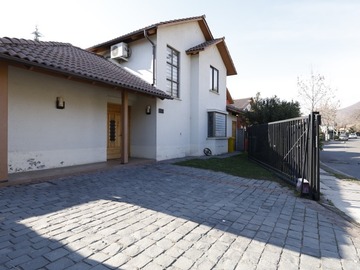 Casa en venta en Ciudad de los valles, Pudahuel - 4 dormitorios, 3 baños