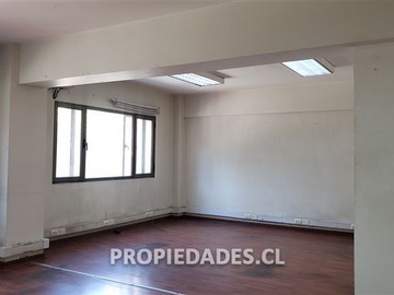 Oficina en arriendo mensual en Merced / Mac Iver, Santiago - 9 dormitorios, 6 baños