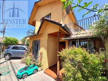 Casa en venta en Pasaje San Hugo con Pasaje Degas, Puente Alto - 5 dormitorios, 3 baños