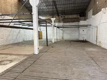 Bodega en arriendo mensual en Exposicion-blanco encalada , pasos meiggs, Santiago - 1 baño