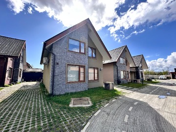Casa en venta en Calle F 992, Talcahuano - 4 dormitorios, 3 baños