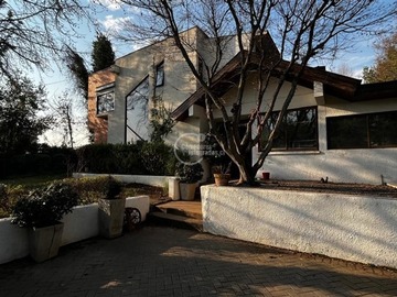 Casa en venta en El alba, Las Condes - 6 dormitorios, 4 baños