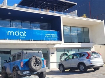 Local Comercial en arriendo mensual en Av.Ladehesa -el rodeo, Lo Barnechea - 4 baños