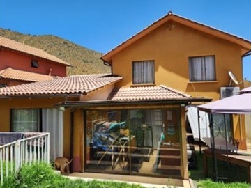 Casa en venta en Ciudad de los valles, Pudahuel - 3 dormitorios, 3 baños