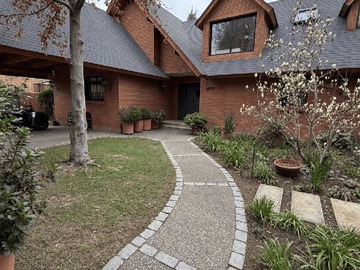 Casa en venta en Casa familiar con piscina en Santuario del Valle (182218), Lo Barnechea - 7 dormitorios, 5 baños