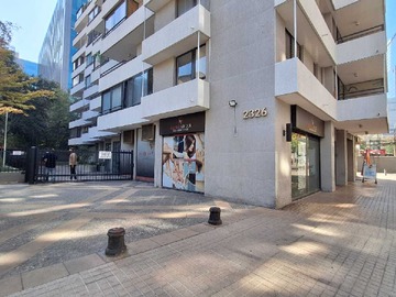 Local Comercial en arriendo mensual en Oportunidad Amplio Local en arrtiendo (169735), Providencia - 2 baños