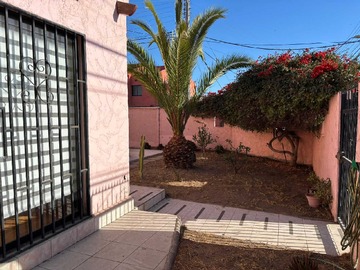 Casa en venta en Excelente casa frente a ucn (169385), Coquimbo - 3 dormitorios, 2 baños