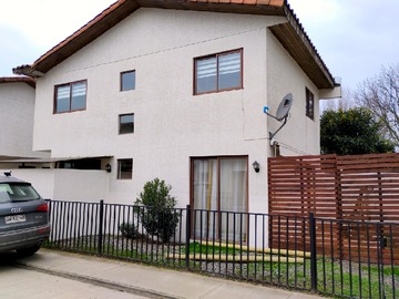 Casa en venta en German Riesco, San Vicente de Tagua Tagua - 4 dormitorios, 3 baños