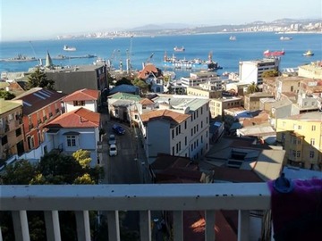 Casa en venta en Lautaro Rosas / Cerro Alegre, Valparaíso - 8 dormitorios, 4 baños