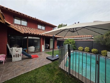 Casa en venta en Camino del roble, Huechuraba - 3 dormitorios, 3 baños