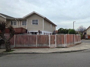 Casa en venta en En Venta, Hermosa Casa de 2 Pisos en Santa María de Maipú. - 4 dormitorios, 2 baños