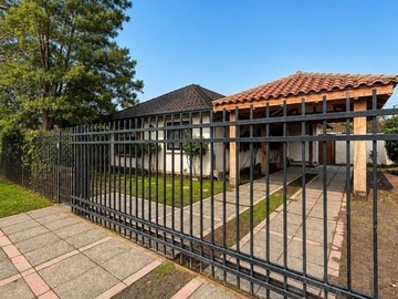 Casa en venta en 49 1/2 oriente, Talca - 3 dormitorios, 2 baños