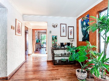 Casa en venta en Las Condes, Metro Manquehue, Las Condes - 4 dormitorios, 3 baños