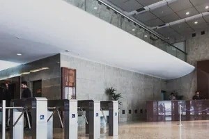 Oficina en arriendo mensual en el golf, Las Condes - 6 dormitorios, 2 baños