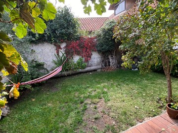 Casa en venta en Las Águilas 2000, Peñalolén - 4 dormitorios, 2 baños