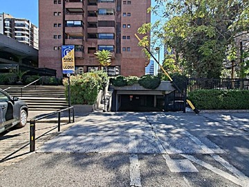 Estacionamiento en arriendo mensual en Edificio Omnium