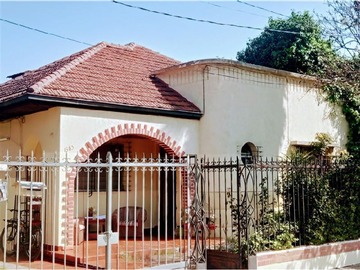 Casa en venta en Sector Calle Eudocia Vicuña y República de Israel, Ñuñoa - 10 dormitorios, 5 baños