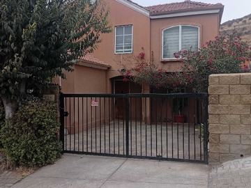 Casa en venta en Casa en venta en valle lo campino (161387), Quilicura - 5 dormitorios, 3 baños