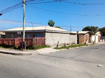 Casa en venta en Casa esquina en Avenida Batallón Atacama (147091), Caldera - 4 dormitorios, 1 baño