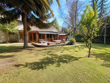 Casa en venta en Colegio Madrigal, La Reina - 4 dormitorios, 3 baños