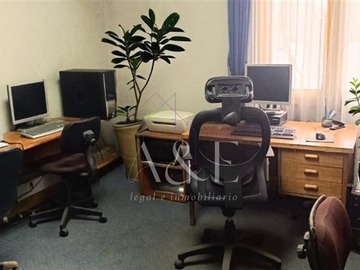 Oficina en arriendo mensual en Huérfanos con Teatinos, Santiago - 2 dormitorios, 1 baño