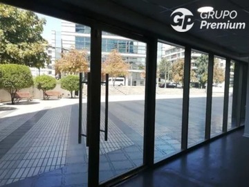 Oficina en arriendo mensual en Av. Vitacura altura de la clinica alemana, Vitacura - 2 baños