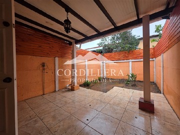 Casa en arriendo mensual en Ester Huenneus, Puente Alto - 2 dormitorios, 1 baño