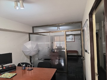 Oficina en venta en Cerca al metro bellas artes, Santiago - 4 dormitorios, 2 baños