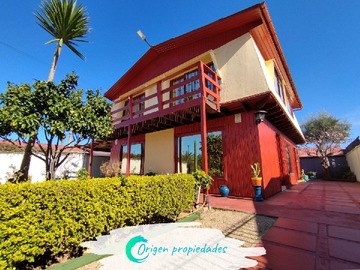 Casa en venta en La Tinaja, El Quisco, Valparaíso 2700000, Chile, El Quisco - 4 dormitorios, 4 baños