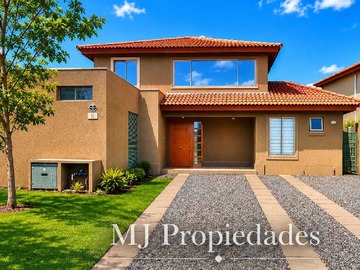 Casa en arriendo mensual en En Colina - 5 dormitorios, 3 baños