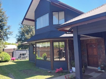 Casa en venta en camino internacional, Pucón - 4 dormitorios, 3 baños