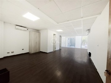 Oficina en arriendo mensual en Metro Manuel Montt / Barros Borgoño, Providencia - 1 dormitorio, 2 baños
