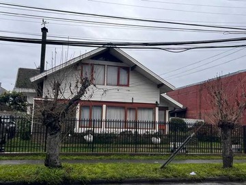 Casa en arriendo mensual en Casa con 5 dormitorios y 4 estacionamientos (174680), Temuco - 5 dormitorios, 2 baños