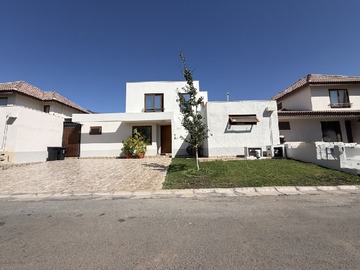 Casa en venta en Ciudad de los valles, Pudahuel - 3 dormitorios, 3 baños