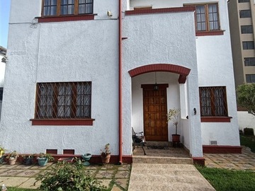 Casa en venta en Casa en Recreo, a pasos de Agua Santa, Viña del Mar - 5 dormitorios, 2 baños