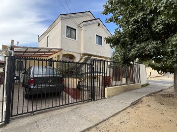 Casa en venta en Los torreones del carmen, Villa Alemana - 3 dormitorios, 2 baños
