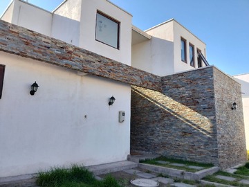 Casa en venta en Pasaje Parque Nacional Puyehue, La Serena - 4 dormitorios, 5 baños