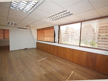 Oficina en arriendo mensual en Roger de Flor // Carmencita // Metro el Golf, Las Condes - 2 dormitorios, 2 baños
