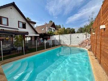 Casa en venta en Av. El valle, sanchez fontecilla, Peñalolén - 4 dormitorios, 3 baños