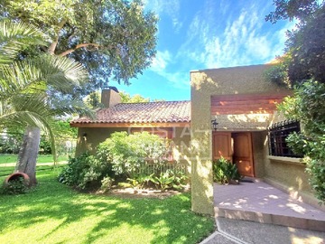 Casa en venta en Olmué, Olmué - 5 dormitorios, 3 baños