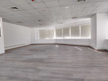 Oficina en arriendo mensual en Espacios Amplios y Luminosos para Tu Negocio (174189), Las Condes - 2 baños