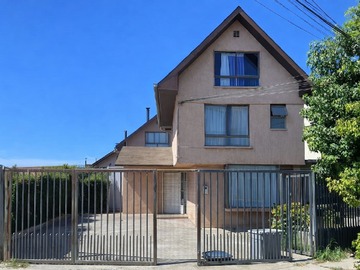 Casa en venta en Las Flores 1741 Barrio Las Parcelas, Maipú - 5 dormitorios, 3 baños
