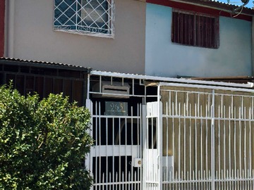 Casa en venta en C. Valle Alegre 965, Renca - 4 dormitorios, 1 baño