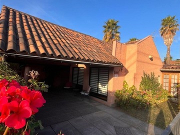 Casa en venta en Hermosa y exclusiva propiedad a la venta en machali, Machalí - 3 dormitorios, 3 baños