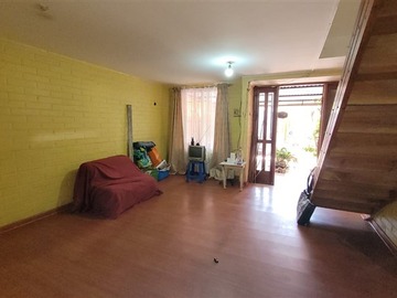Casa en venta en Casa 2 dormitorios frontis a av ramon venegas puente alto, Puente Alto - 2 dormitorios, 2 baños