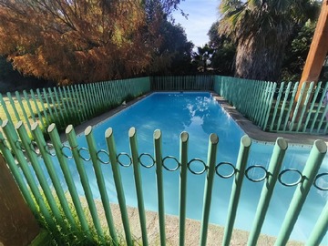 Casa en arriendo mensual en condominio santa teresita de liseaux, Lampa - 6 dormitorios, 4 baños