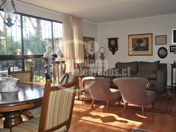 Casa en venta en Colón / Rotonda Atenas, Las Condes - 3 dormitorios, 2 baños