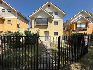 Casa en venta en Oportunidad en Condominio con Seguridad 24/7 (140606), Huechuraba - 5 dormitorios, 4 baños