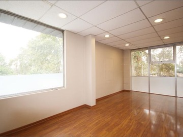 Oficina en arriendo mensual en Quilin // Municipalidad de Macul, Macul - 12 dormitorios, 8 baños